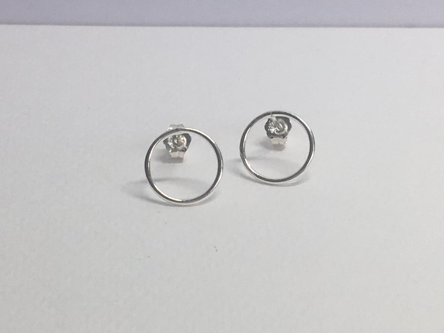 Open circle stud earrings