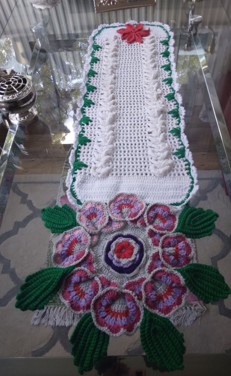 table serving crochet 