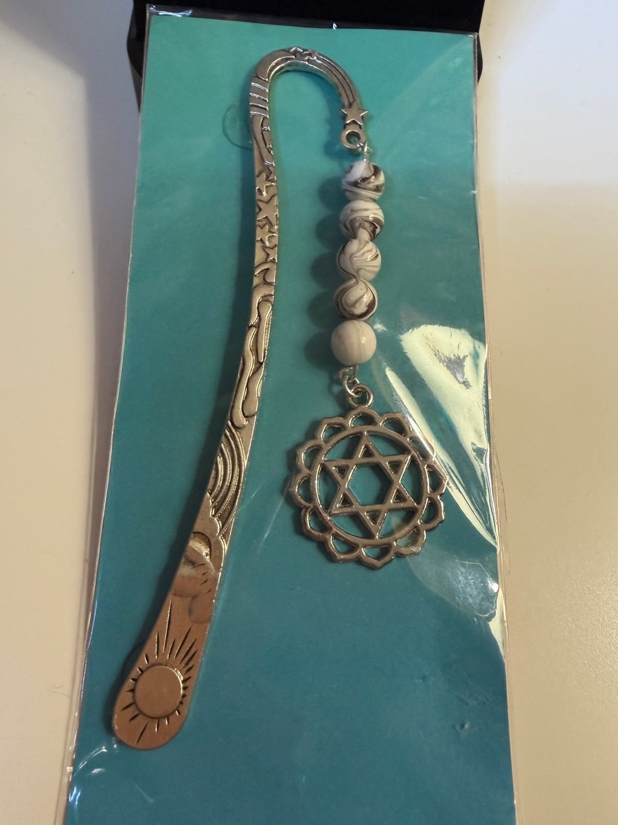 Metal carved hook bookmark