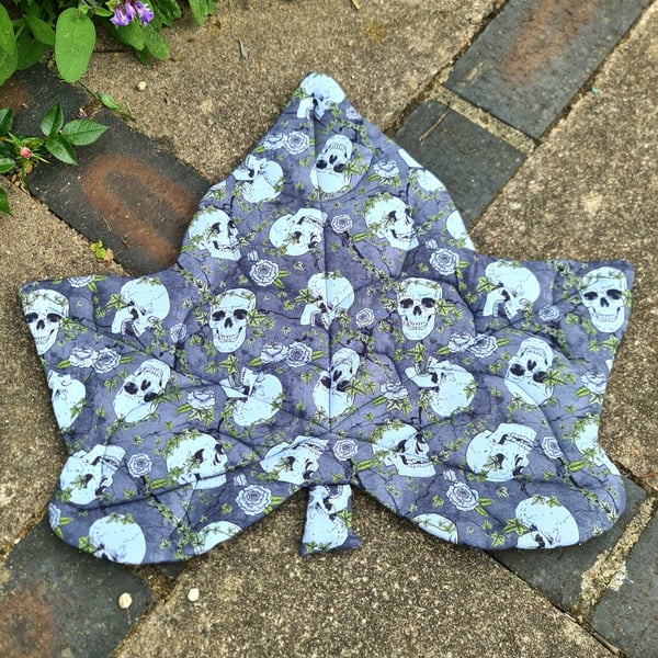 Ivy Leaf Mat - Skulls