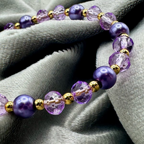 Amethyst coloured glass pearl and bead bracelet