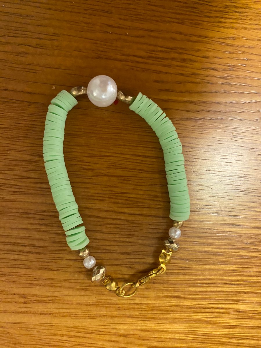 Green and gold bracelet with pearl bead