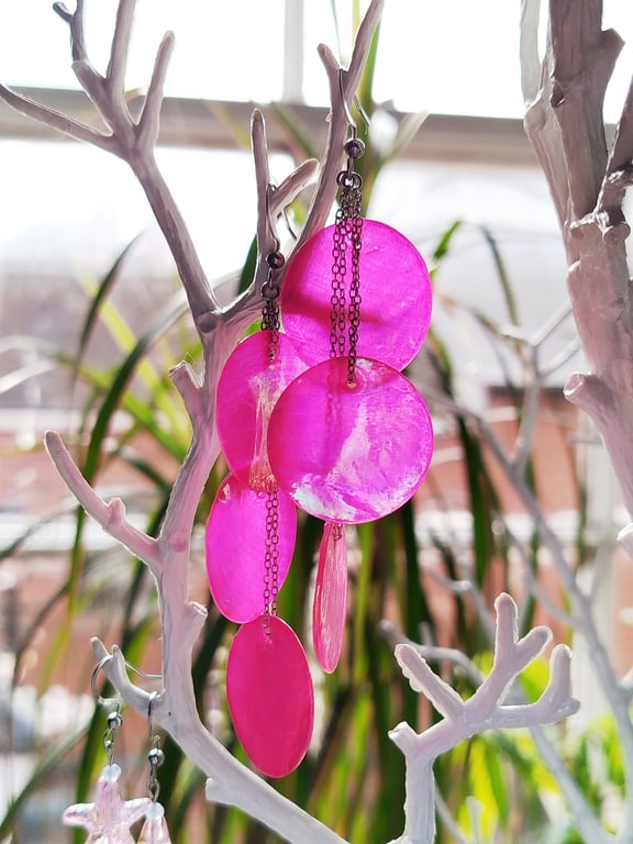 Vintage hot pink carved shell dangle earrings 