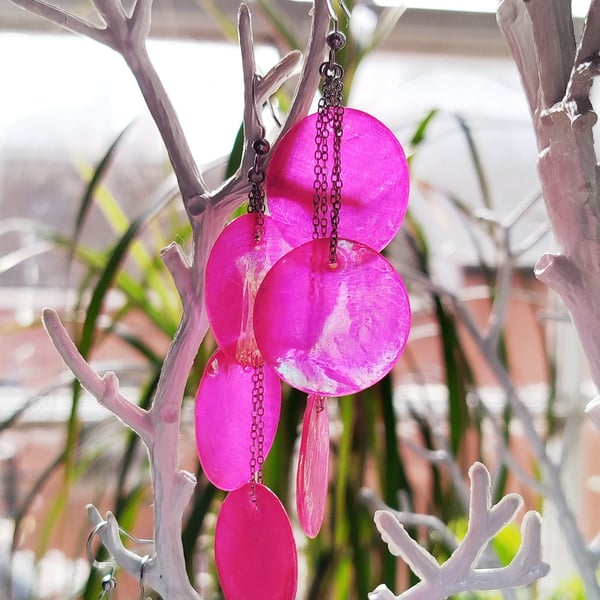 Vintage hot pink carved shell dangle earrings 
