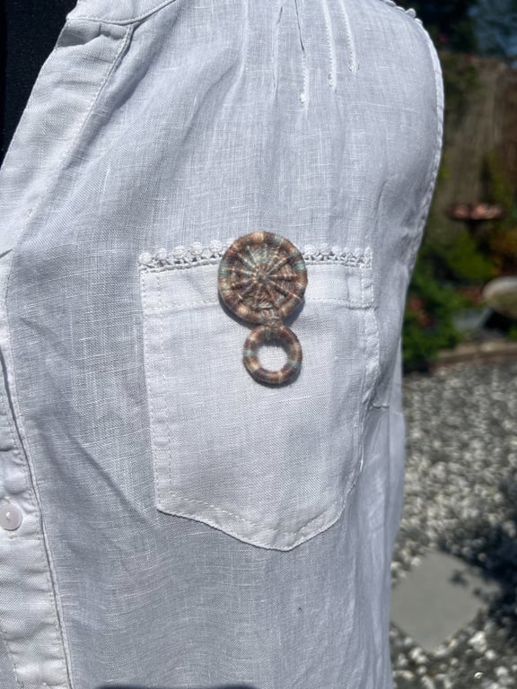 Glasses Holder Brooch - Carnival Beige