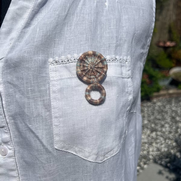 Glasses Holder Brooch - Carnival Beige