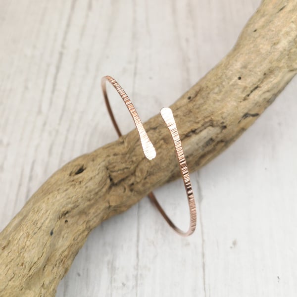 Small adjustable simple copper bangle - Hammered copper bangle - Copper bracelet