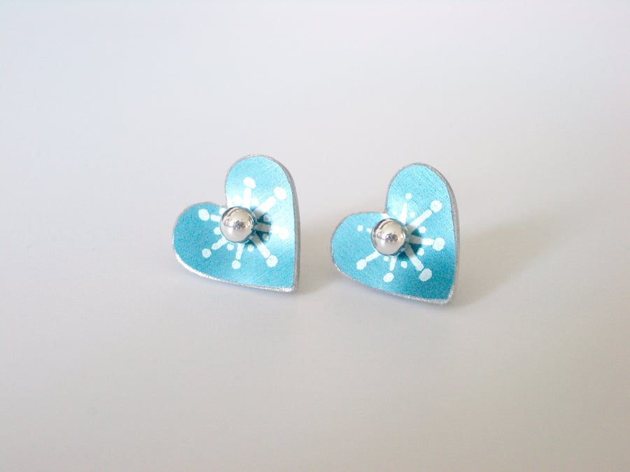 Heart studs in blue with star print