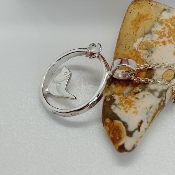 Robin Bird Necklace Circle pendant with flower detail sterling silver Hallmarked