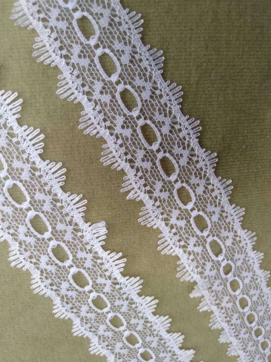 3 metres cream nylon KNITTING-IN-LACE for knitting projects