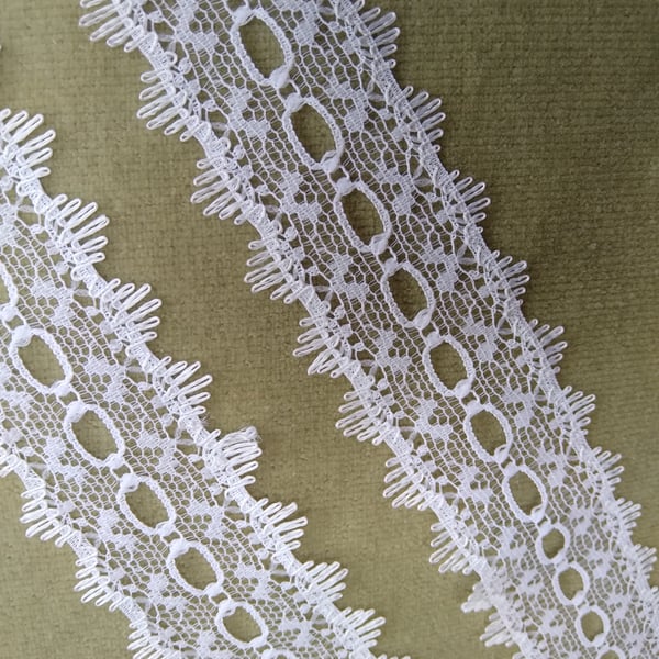 3 metres cream nylon KNITTING-IN-LACE for knitting projects