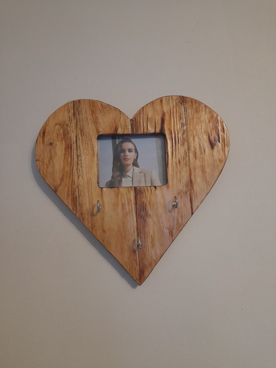 Heart-shaped photo frame and key rack