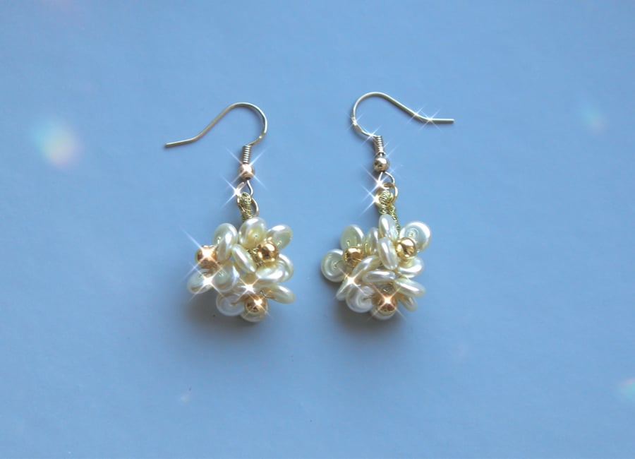 Freshwater pearls flowers earrings 