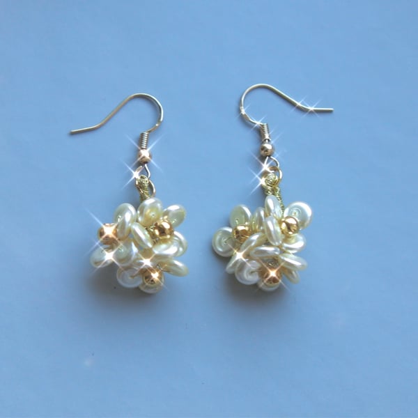 Freshwater pearls flowers earrings 