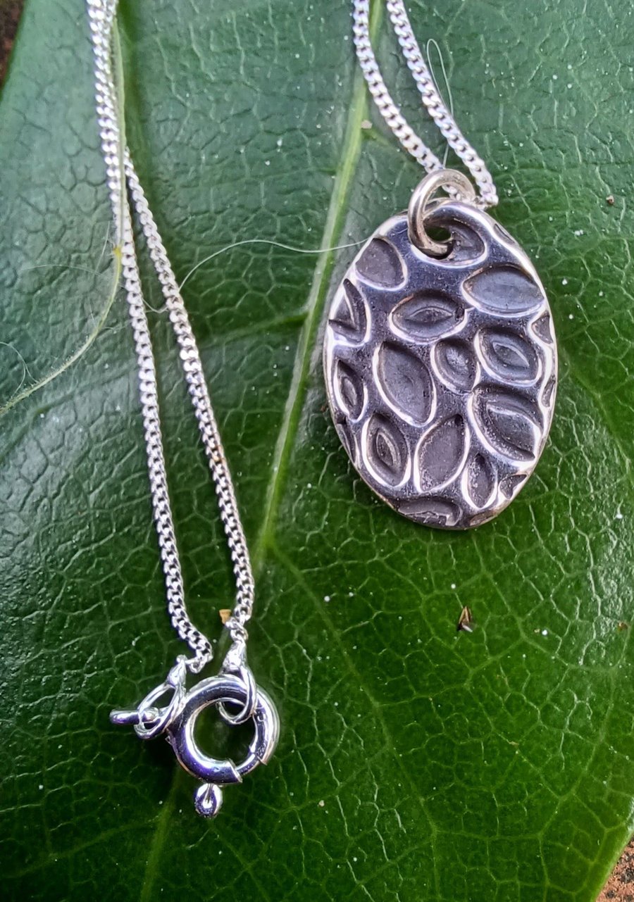 Oval leaf pendant
