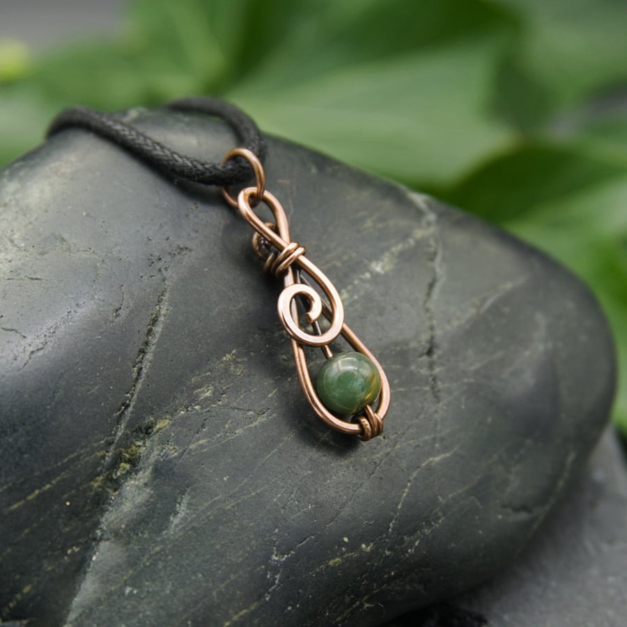 Hammered Copper Mini Spiral Pendant with Green Moss Agate