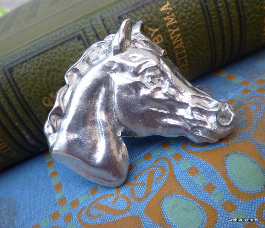 Horse brooch pin. Silver horses head pin made from pewter.