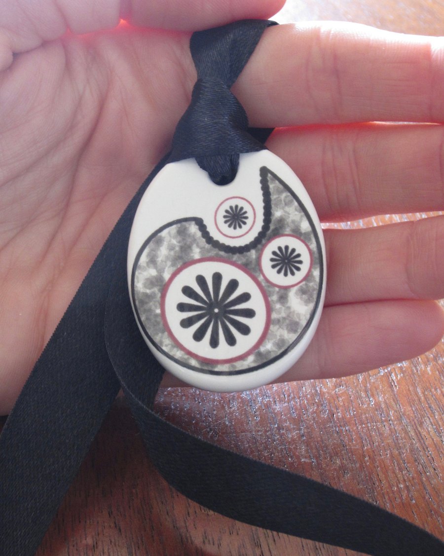 Paisley Star Pattern Ceramic Pendant on Adjustable Black Ribbon with Poppers