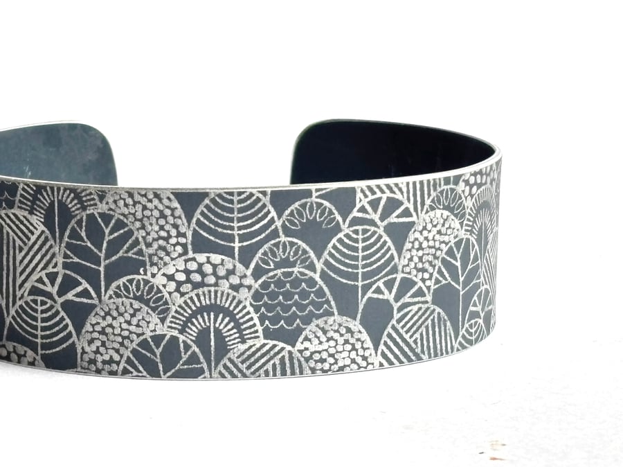 Forest pattern cuff bracelet grey