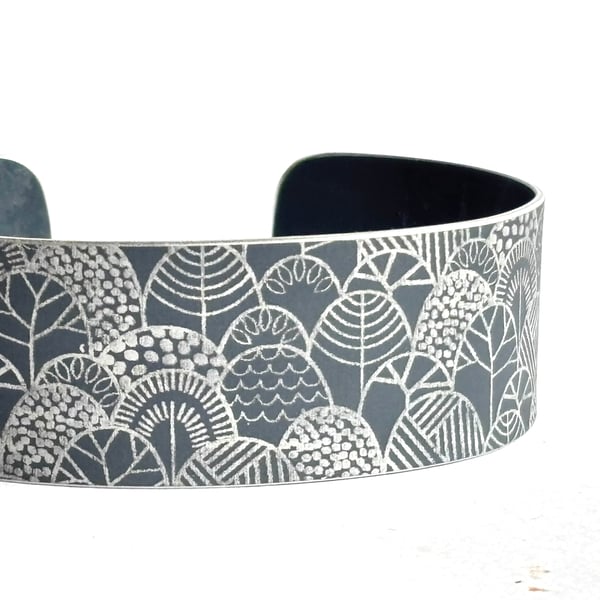 Forest pattern cuff bracelet grey