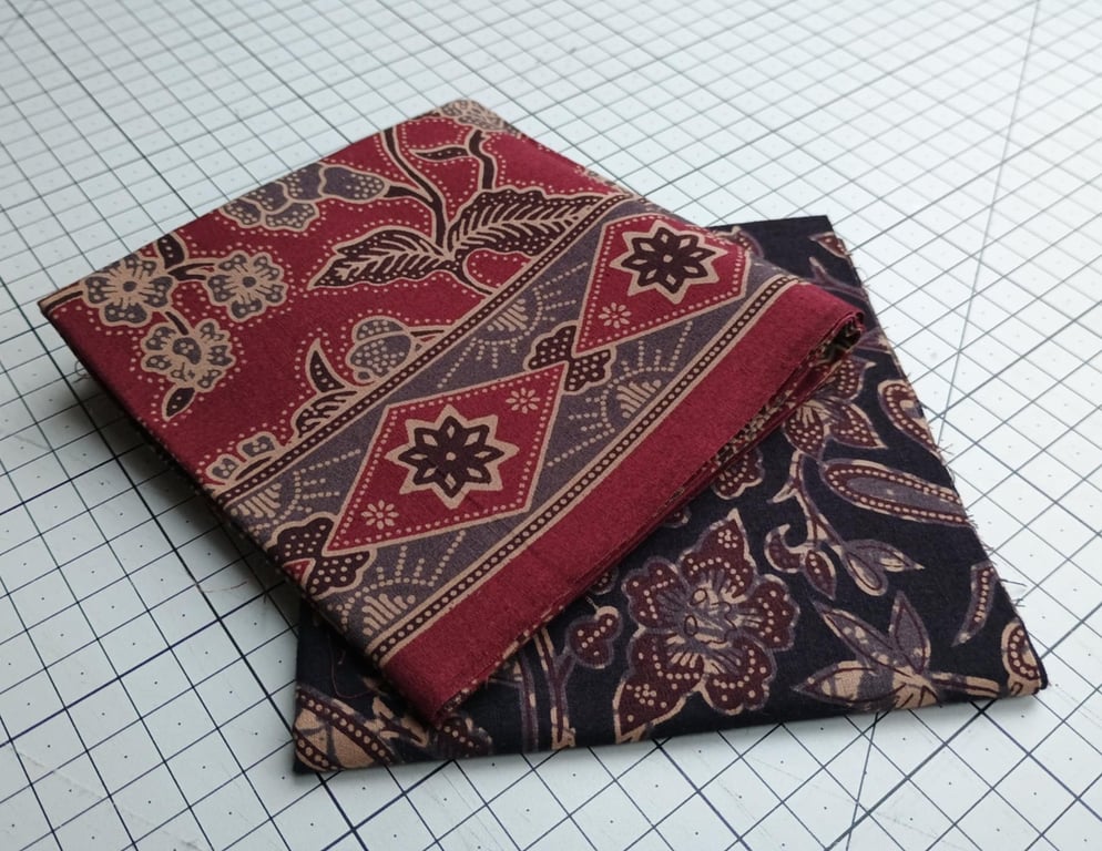 Cotton block print FQs - burgundy red and dark blue, flower leaf border motifs
