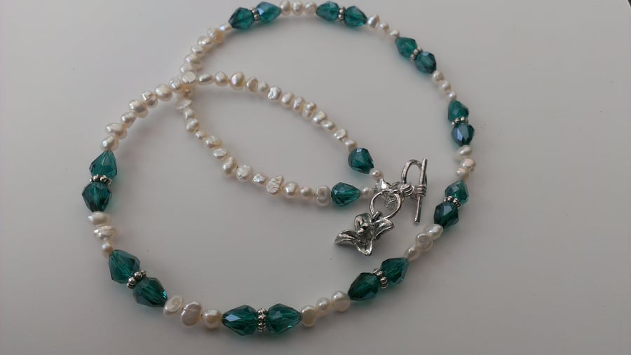 SALE Freshwater Pearl & Glass Necklace