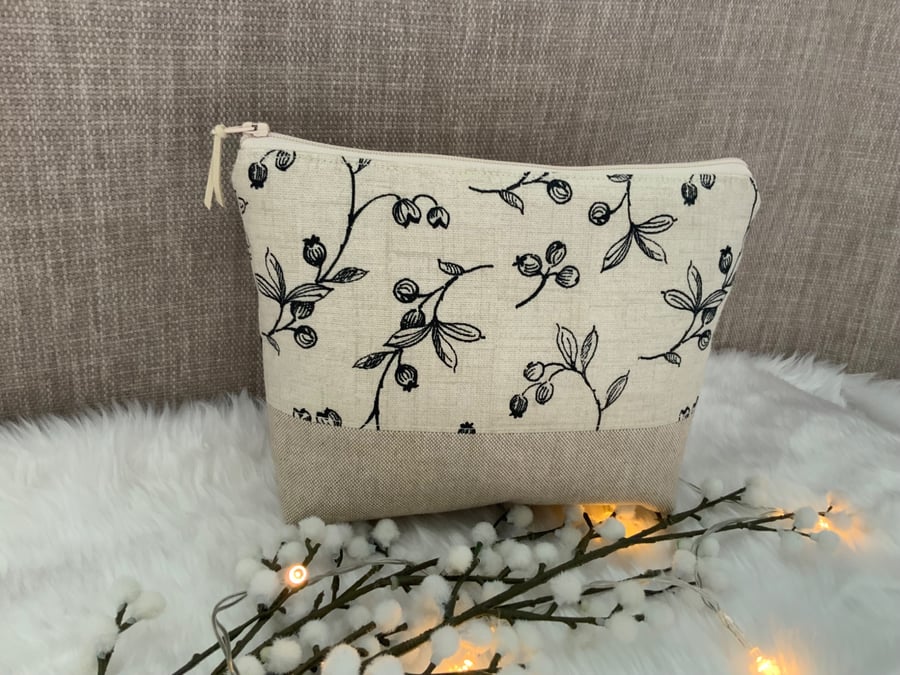 Floral Cosmetic Bag, Zipped Purse, Make up Bag, Toiletry Bag