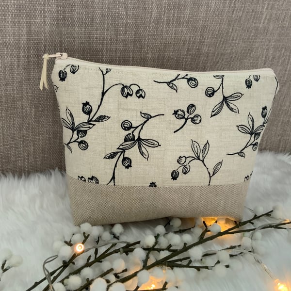 Floral Cosmetic Bag, Zipped Purse, Make up Bag, Toiletry Bag