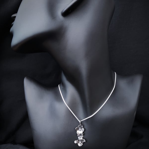 Beautiful floral sterling silver pendant