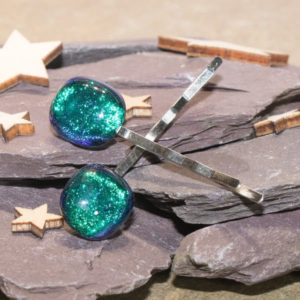 Pair of Emerald Green Glass Bobby Pins - 4029 - Beautiful Bundle