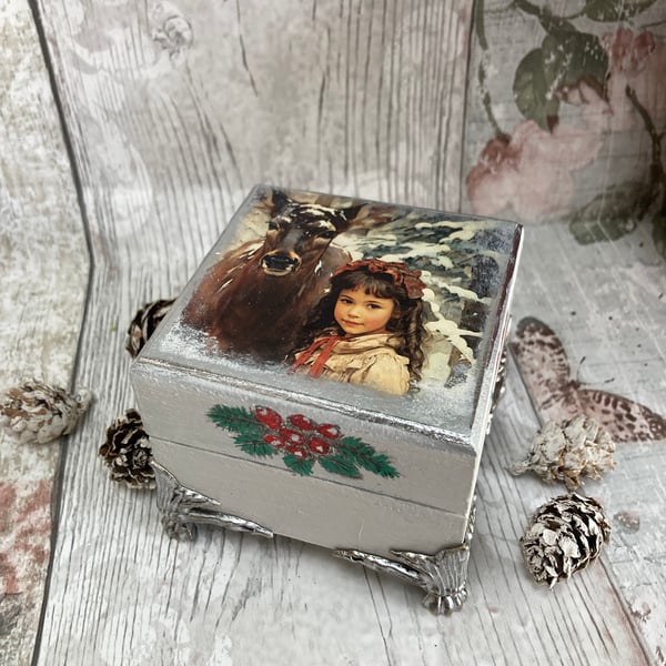 Christmas Jewellery Trinket Box Handcrafted Beautiful & Unique Vntage Style