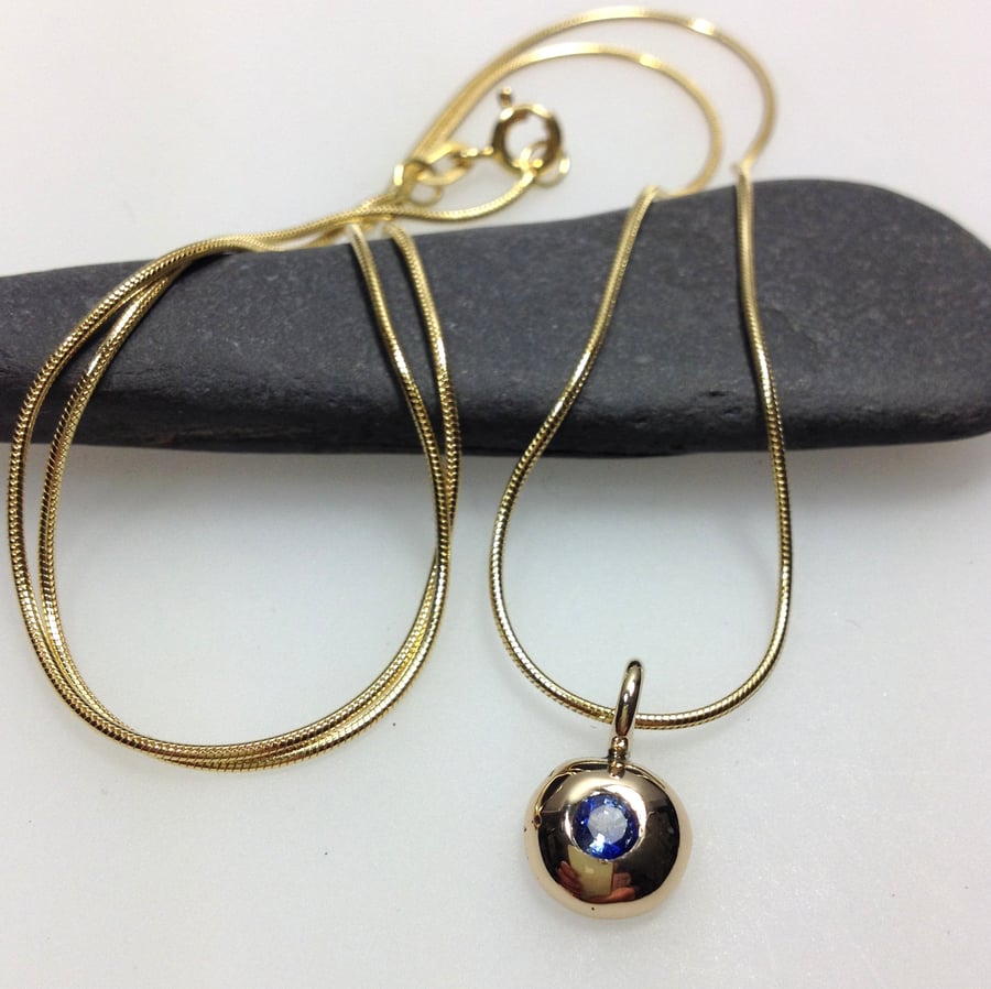 Sapphire and 9ct gold nugget pendant and snake chain