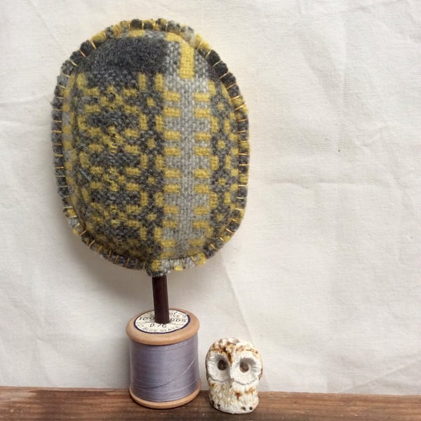 Cotton reel tree - Welsh wool gold and grey tree top