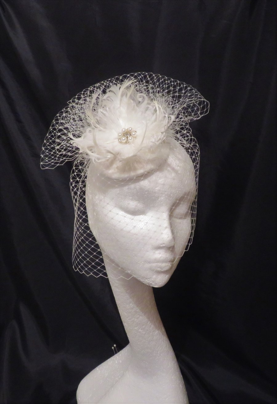Ivory Vintage Style Veil & Feather Flower Bridal Fascinator Hat 