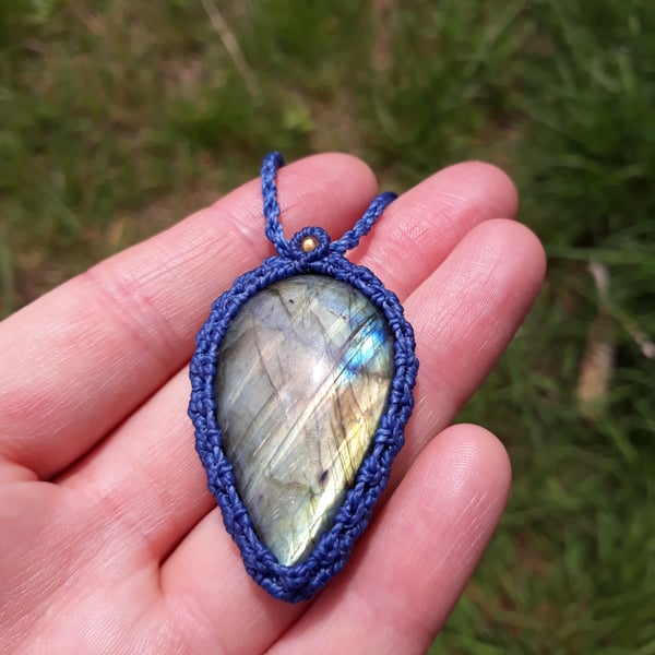 Macrame Labradorite Pendant 