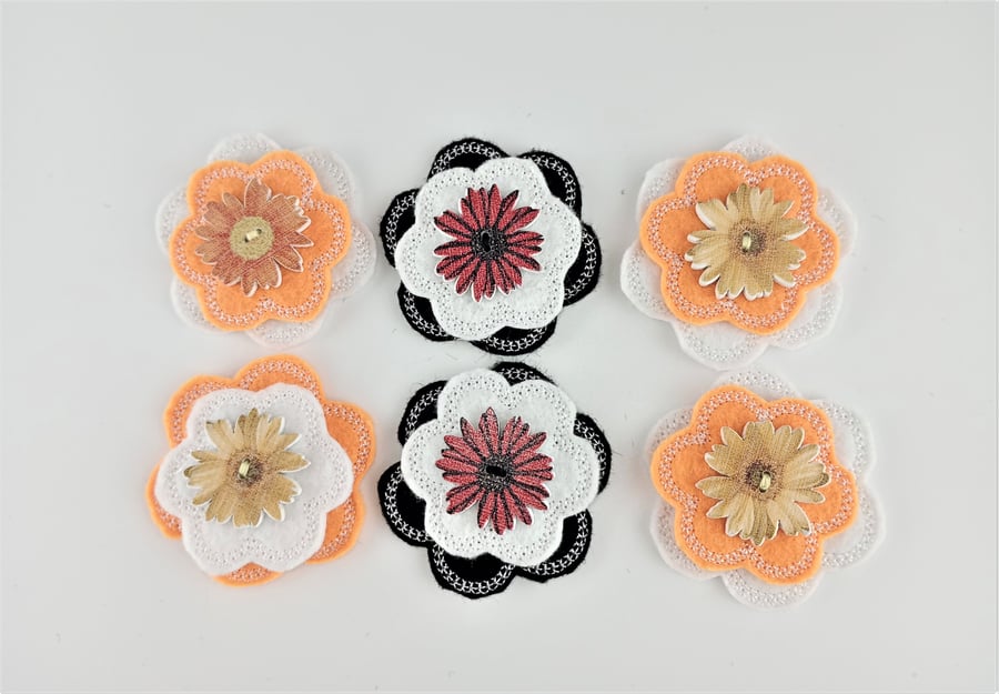 Felt flowers Multi-coloured pack with wooden button in the middle 