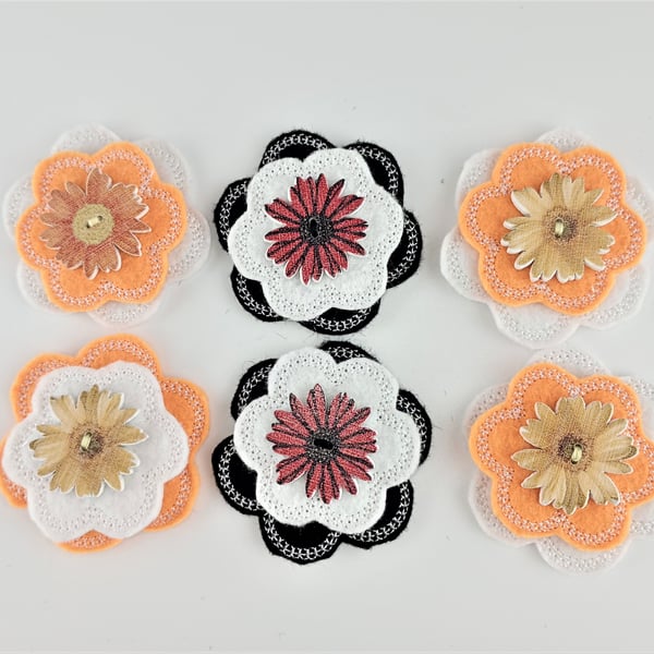 Felt flowers Multi-coloured pack with wooden button in the middle 