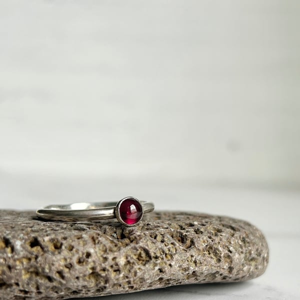 Garnet single stone ring