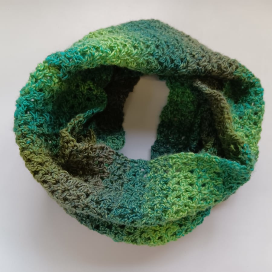 NOT AVAILABLE Crochet Infinity Scarf (Green Seaweed) - cosy and stylish!