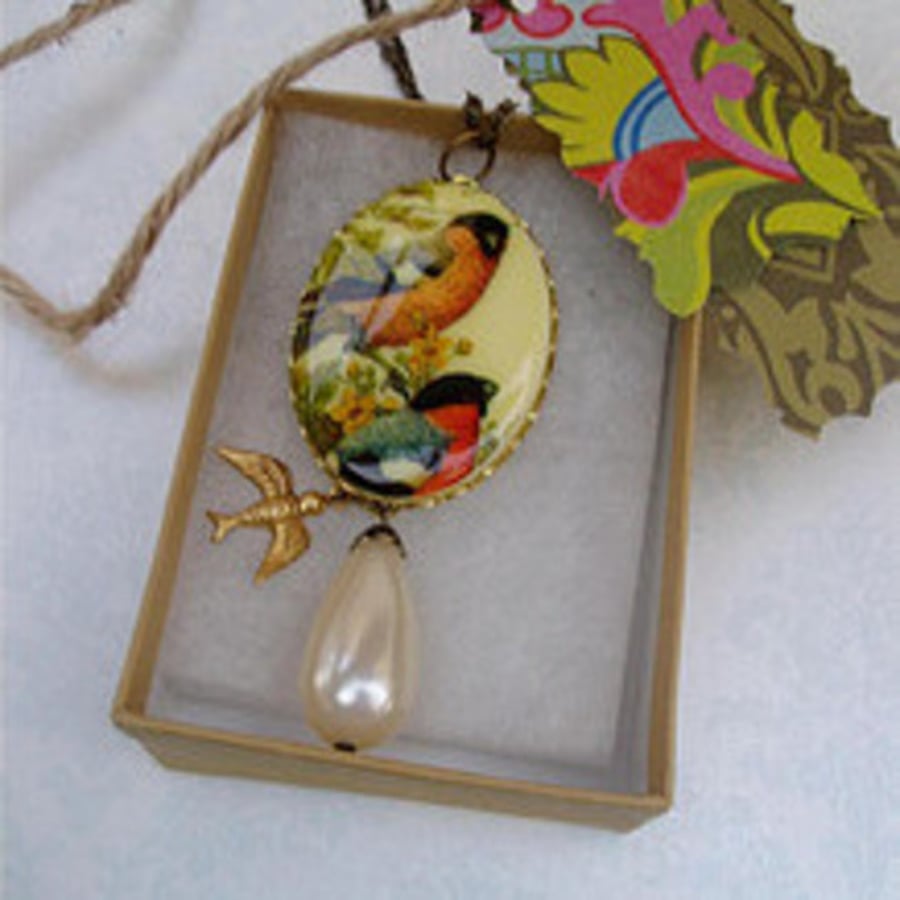 Vintage Bird Cabochon Beaded Necklace 