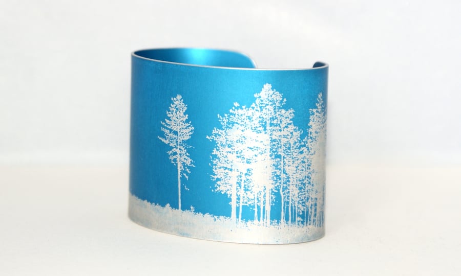 Light between the trees cuff