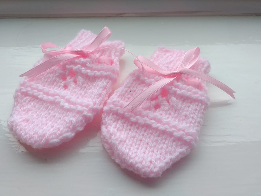 Pair Hand Knitted Baby Mittens 0 - 3 months