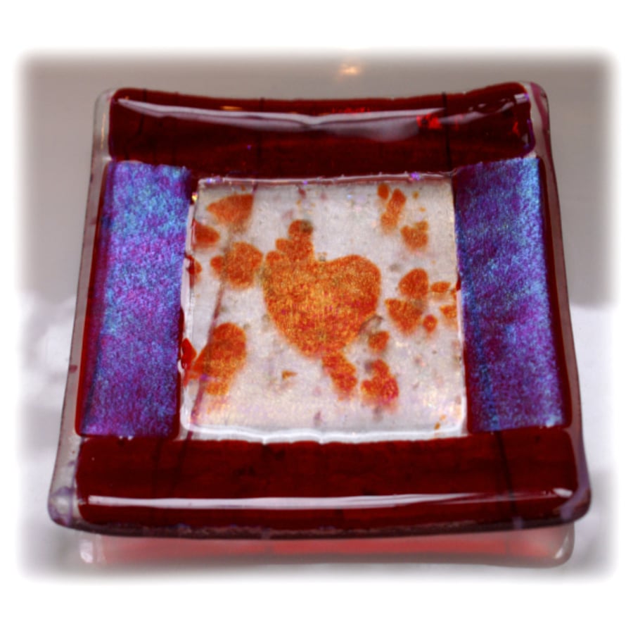 Fused Glass Dish 11cm Red heart Bordered 001 