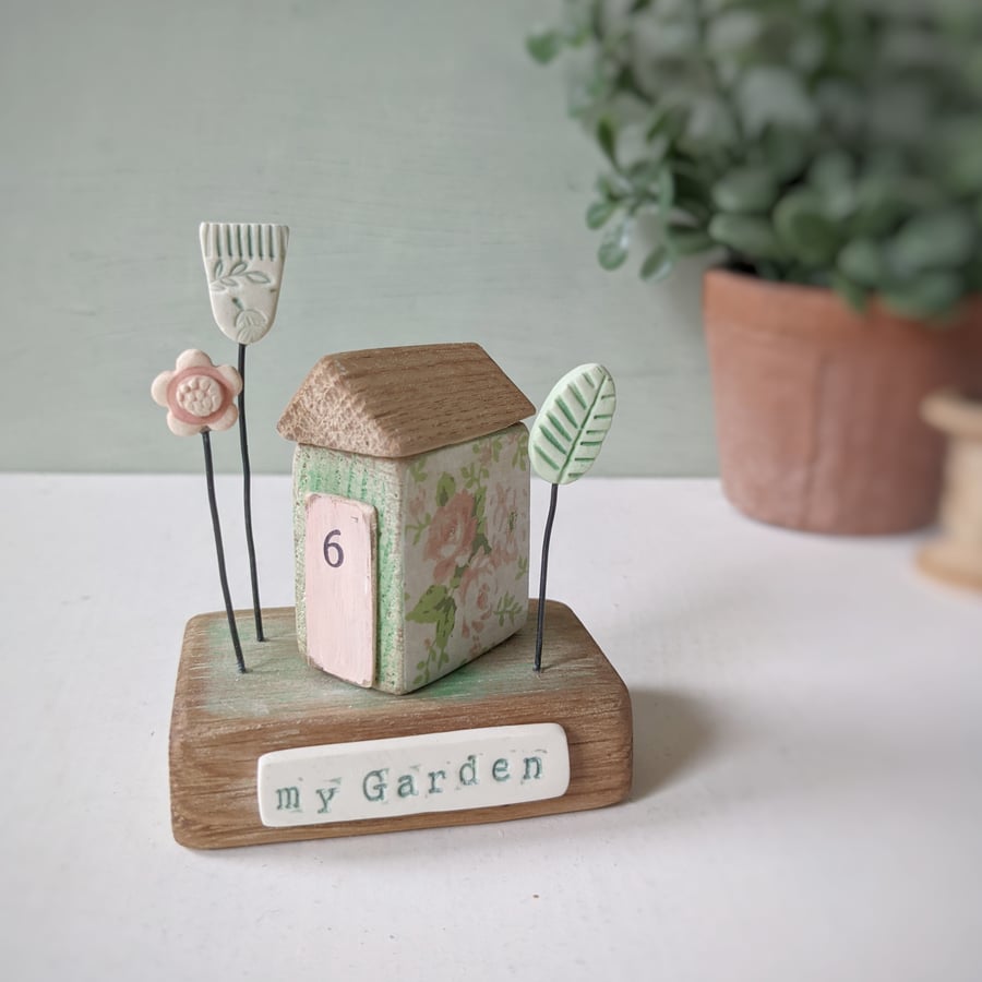  Little Garden Shed with Flower Garden 'My Garden'
