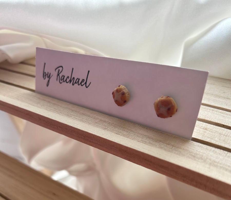 Hotcross bun studs