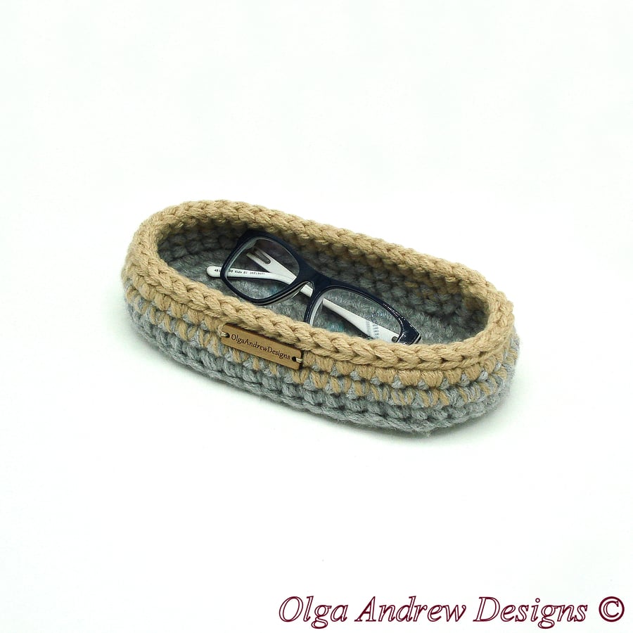 Desk eyeglass holder tray, flat eyeglass storage, soft horizontal glasses stand