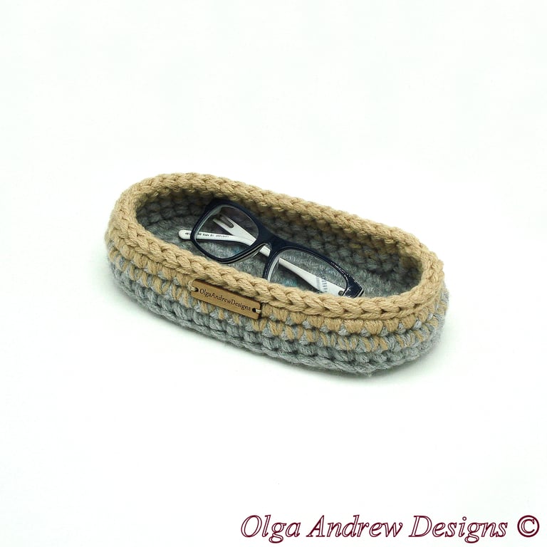 Desk eyeglass holder tray, flat eyeglass storage, soft horizontal glasses stand