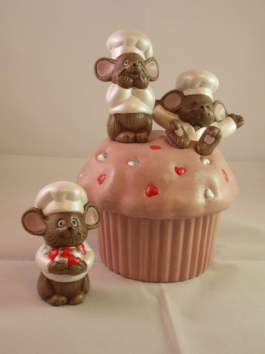 Ceramic Hand Painted Pink Cup Cake Brown Mice Trinket Jewellery Box Container.