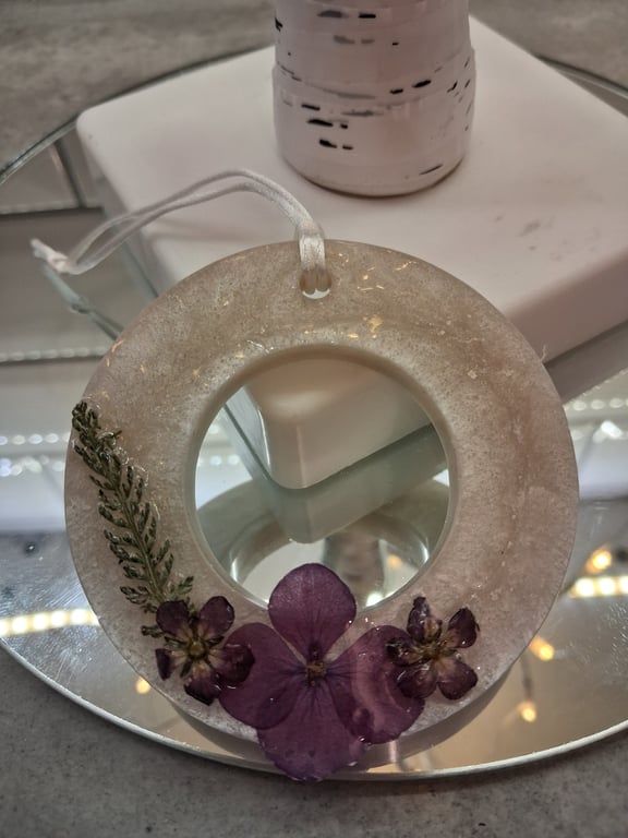 Handmade tree decoration, Dried flower hanging ornament, White & Purple round 