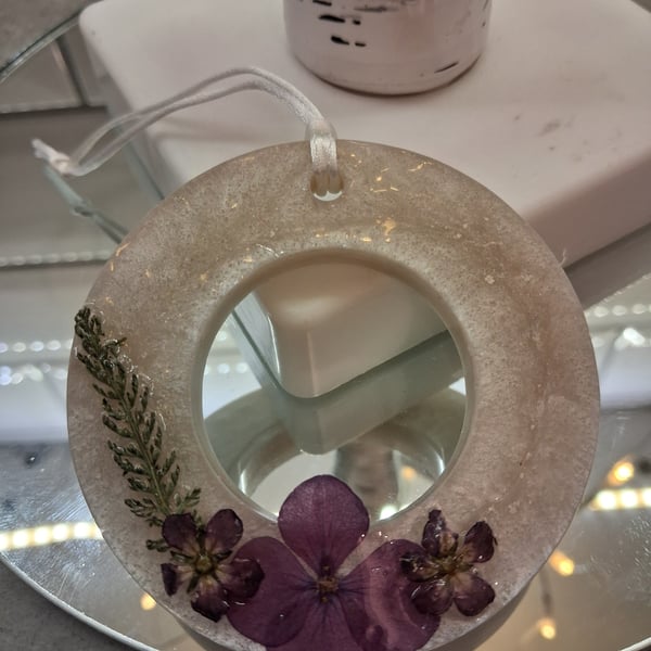 Handmade tree decoration, Dried flower hanging ornament, White & Purple round 